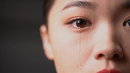 鳄鱼的眼泪 曲终人散的悲伤，流年之城暖色调的回忆