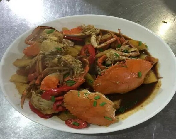 青蟹豆腐煲，赢家请客，醉酒当歌，爽啊！