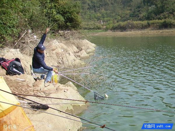 野外钓鲫鱼找钓点的个人经验