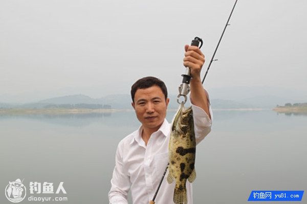 解析路亚鳜鱼的装备及操控技巧